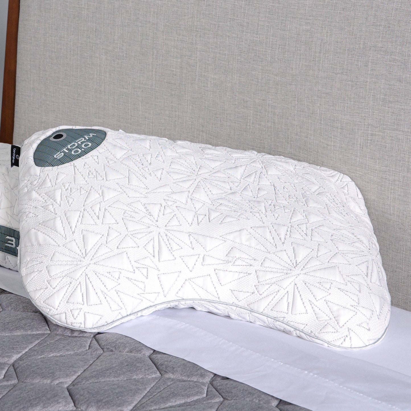 Bedgear - Storm Cuddle Curve Performance Pillow - Cooling - Medium