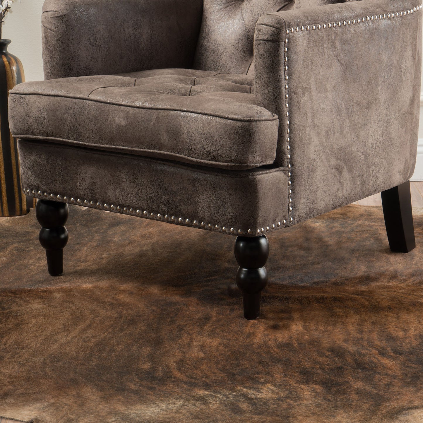 Vitality - Club Chair With Button Tufted Diamond Stitching And Turned Legs