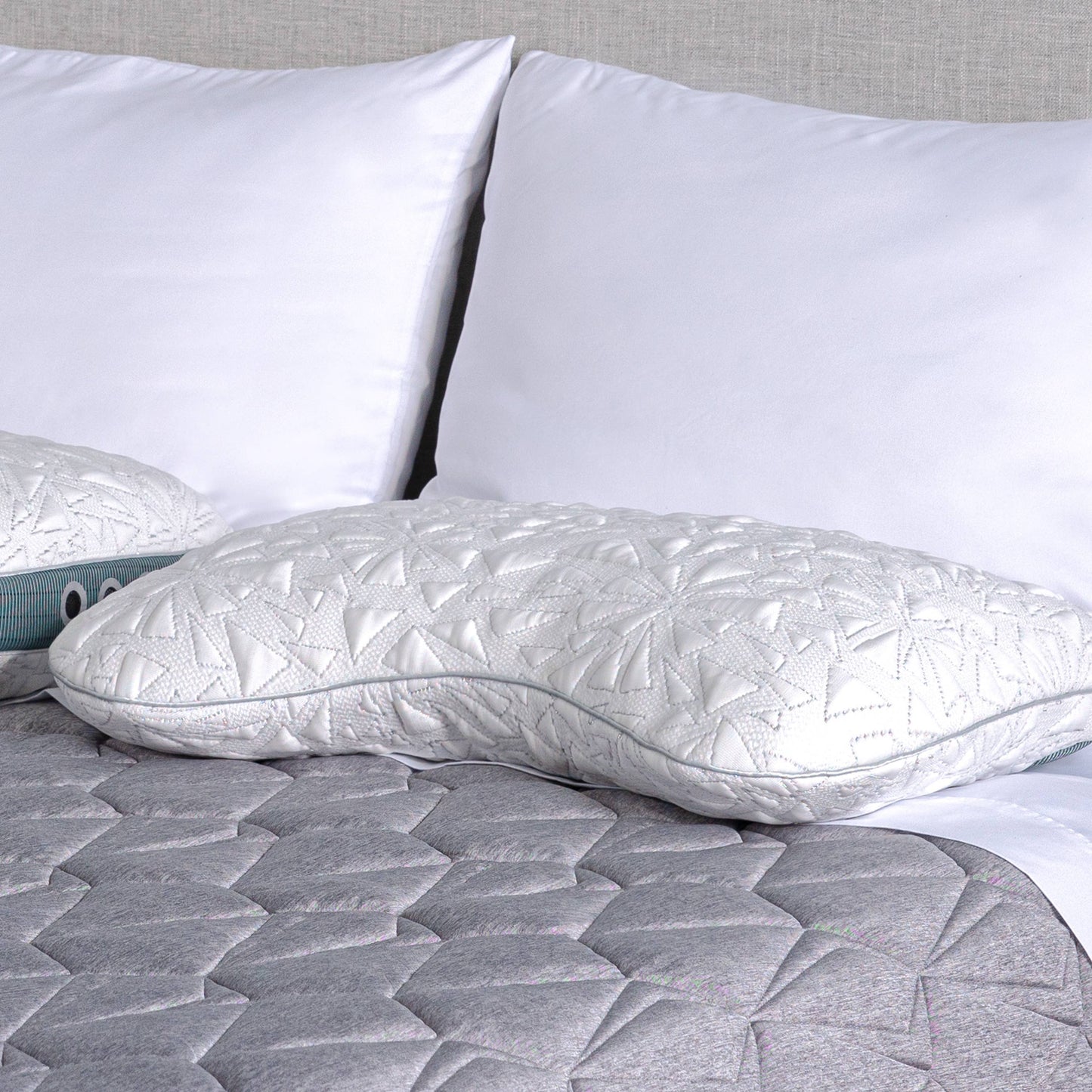 Bedgear - Storm Cuddle Curve Performance Pillow - Cooling - Medium