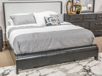 Haldenwick - Queen Panel Footboard With Slats - Black