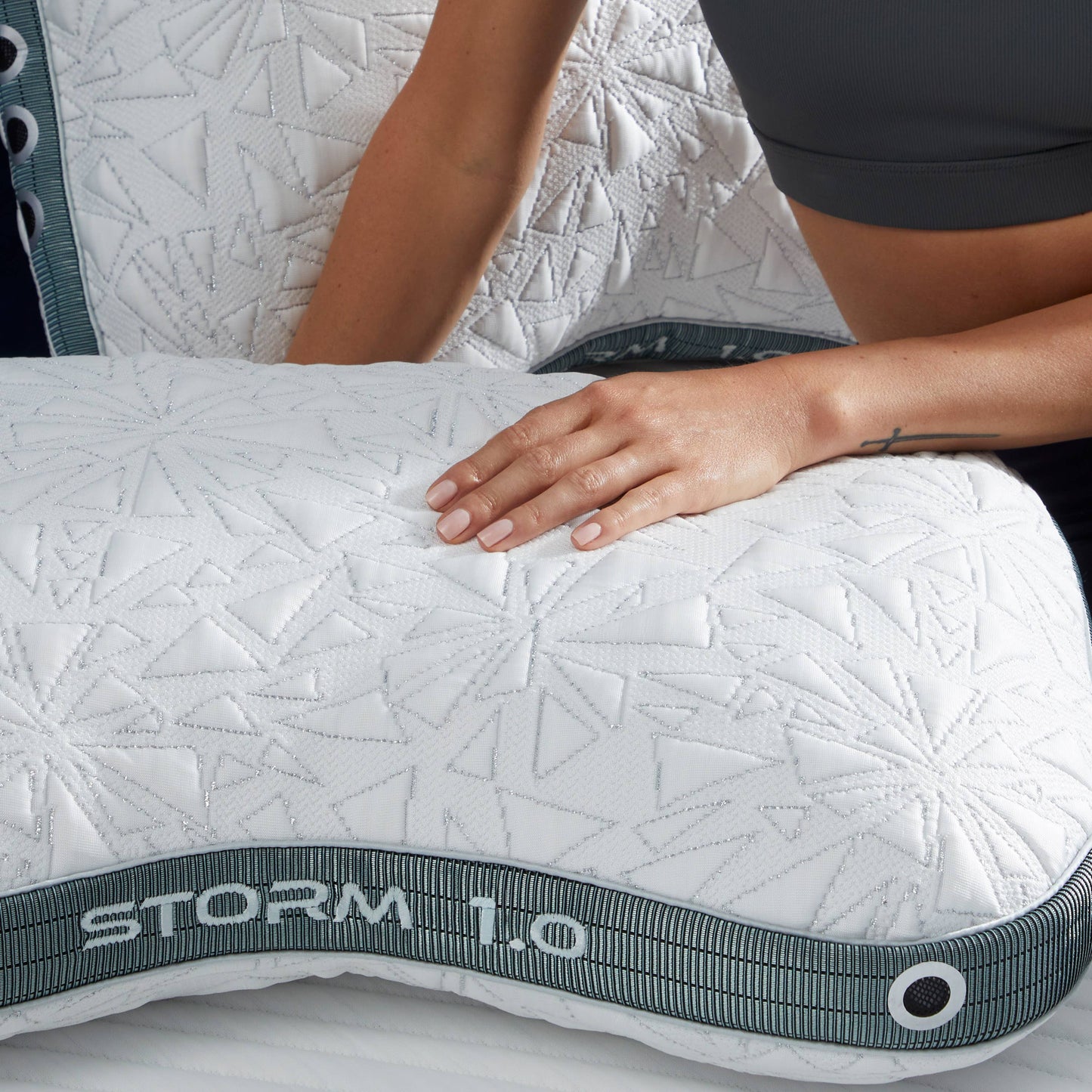 Bedgear - Storm Cuddle Curve Performance Pillow - Cooling - Medium