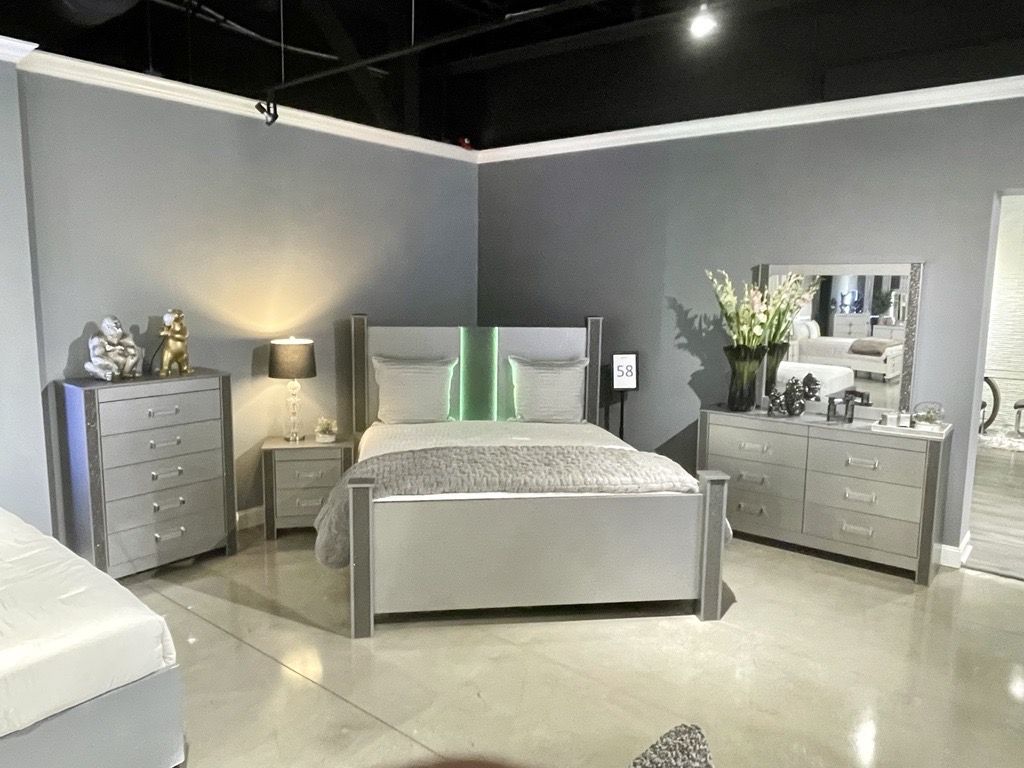 Logan - King Bed Headboard And Footboard With LED - Silver