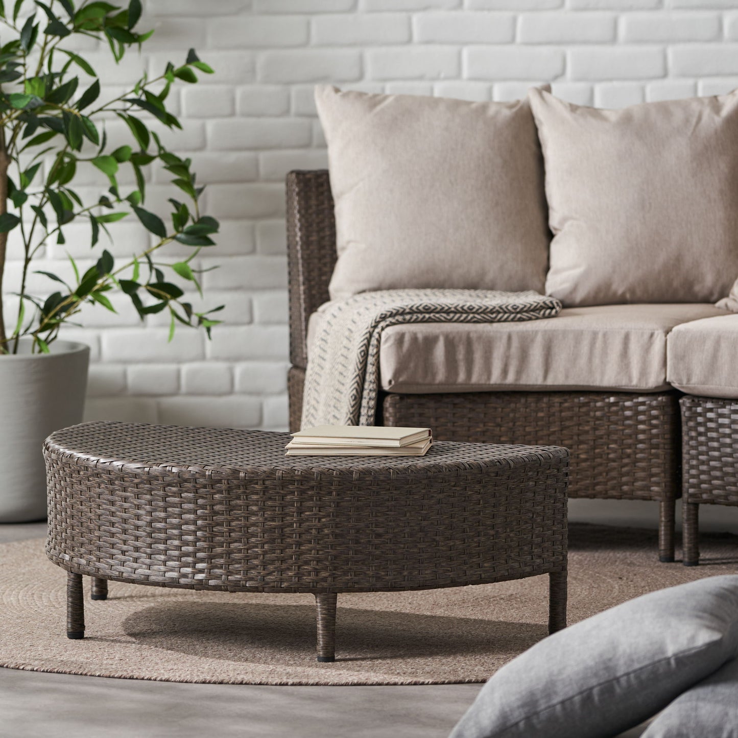 Pt Limon - Outdoor Coffee Table Half Round Design